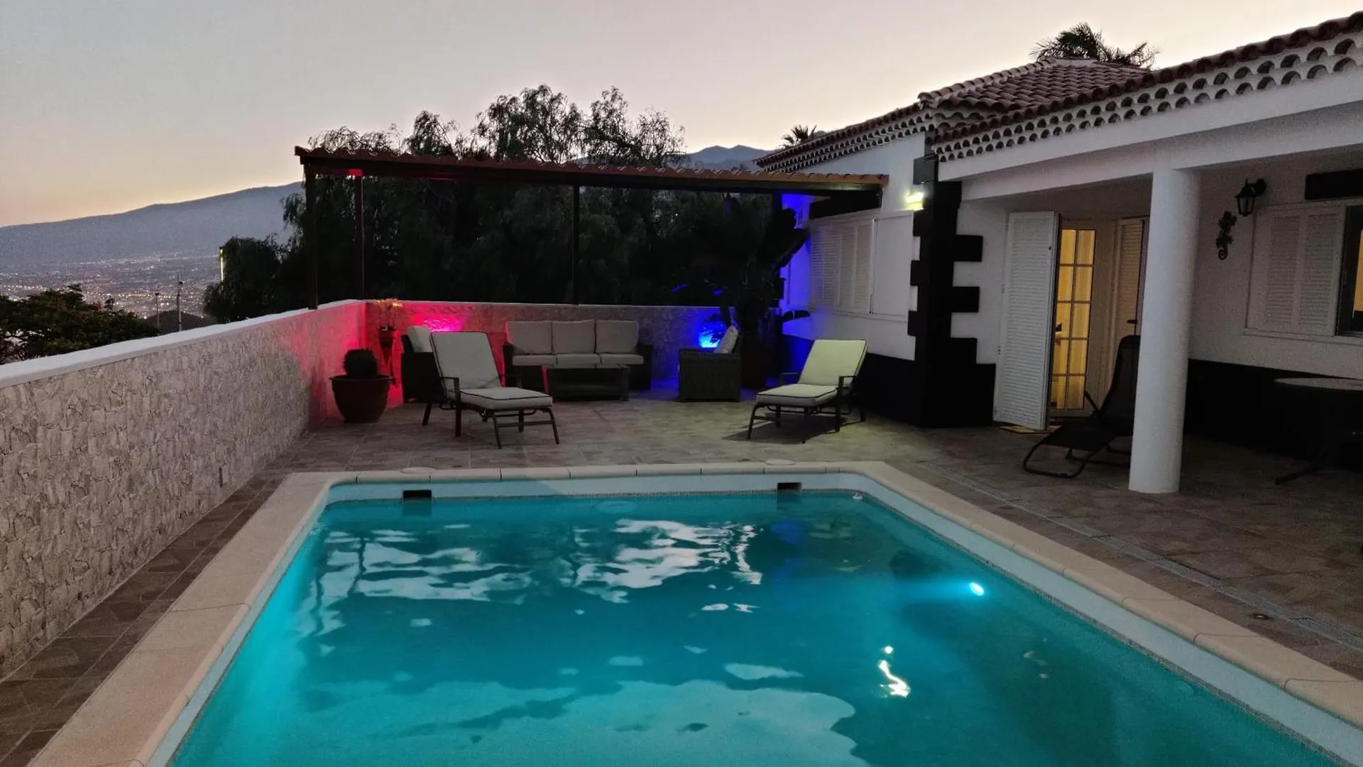 Villa Queca Private Heated Pool Cannon Water And Jacuzzi サンタクルスデテネリフェ 別荘